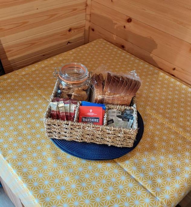 High Whashton Springs Glamping Pod, Richmond Yorksアパートメント エクステリア 写真